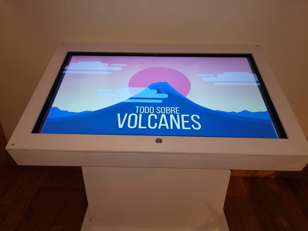 Pantalla táctil con interactivo digital Learny - Museo Geofísica de la UNAM